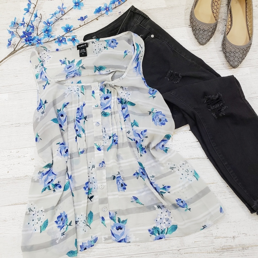 Torrid button up floral top size 0 /large